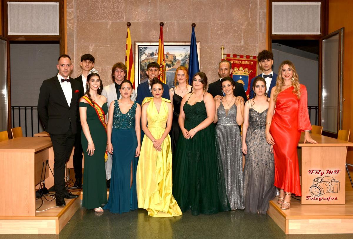 Embajadores. Las damas y reinas de fiestas, sus acompañantes, la vicepresidenta y el presidente de fiestas.