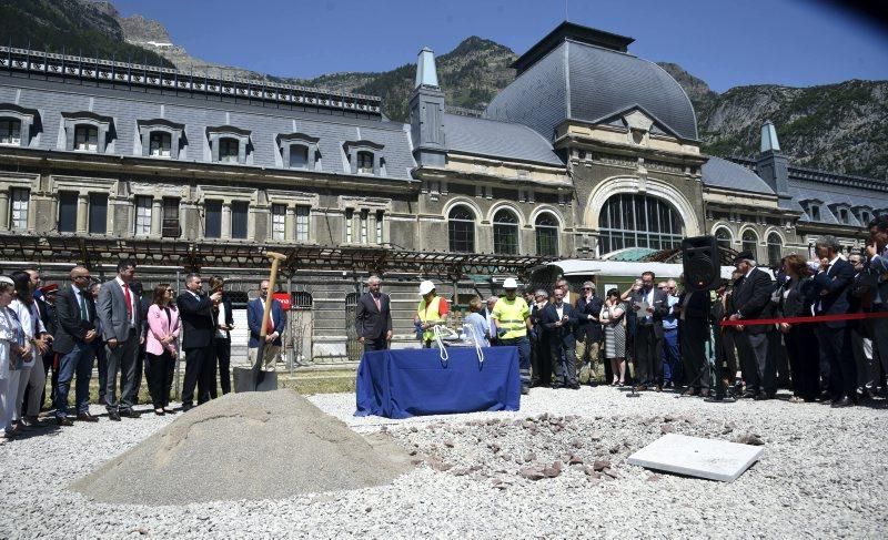 Reapertura de la línea ferroviaria internacional de Canfranc