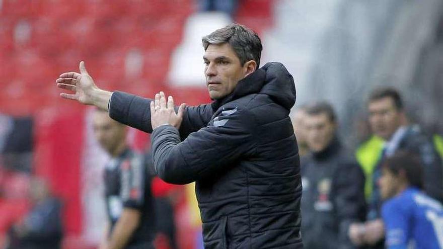 Manuel Pellegrino da instruccioneds desde la banda. // Alberto Morantes