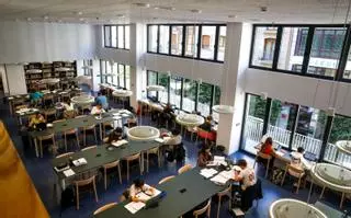 Los exámenes de fin de curso llenan la nueva biblioteca de Vilagarcía