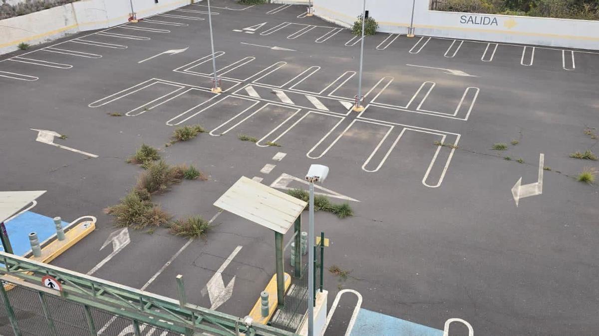 Aparcamiento en superficie en el casco de Güímar