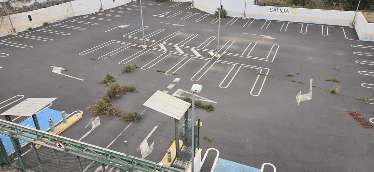 Aparcamiento en superficie en el casco de Güímar