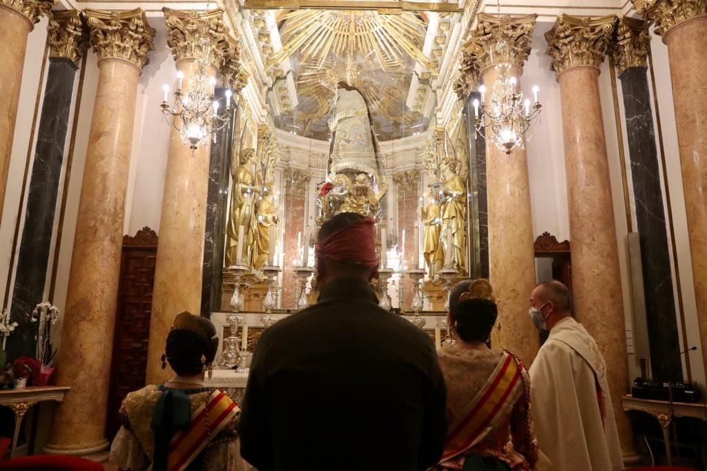 La visita a la Virgen concluye el fin de semana de exaltaciones falleras