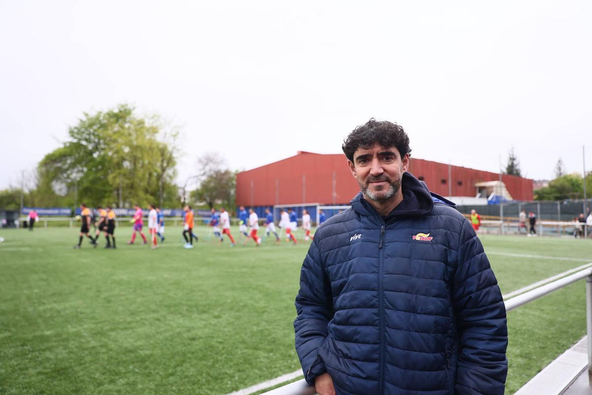 EN IMÁGENES: Así se juega al fútbol con una pierna menos y dos muletas EN IMÁGENES: Así se juega al fútbol con una pierna menos y dos muletas