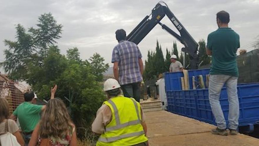 La Junta permite extraer una placa del canal de Álora a la familia de la menor