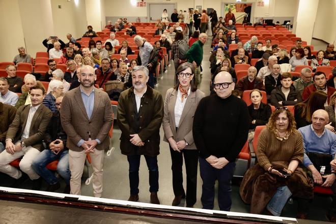 La charla en La Calzada sobre los accesos al Puerto, en imágenes