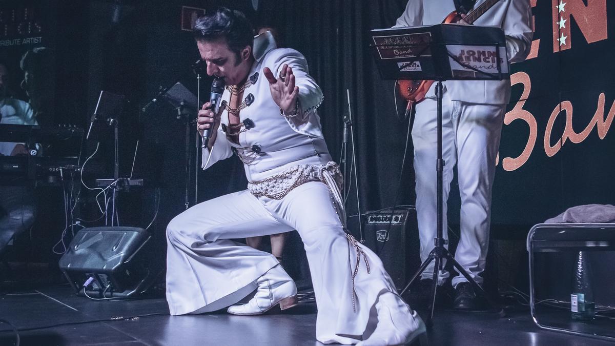 John Mencis, que actuará en el Casino Cirsa València, actúa en el considerado como uno de los mejores tributos a Elvis Presley.