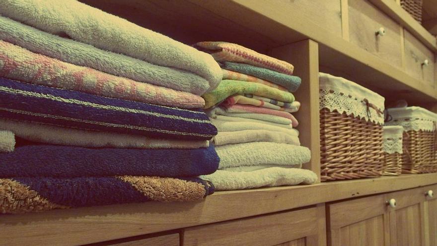 Meter algodón en el armario: la solución más fácil pero efectiva que se ha vuelto tan recurrente