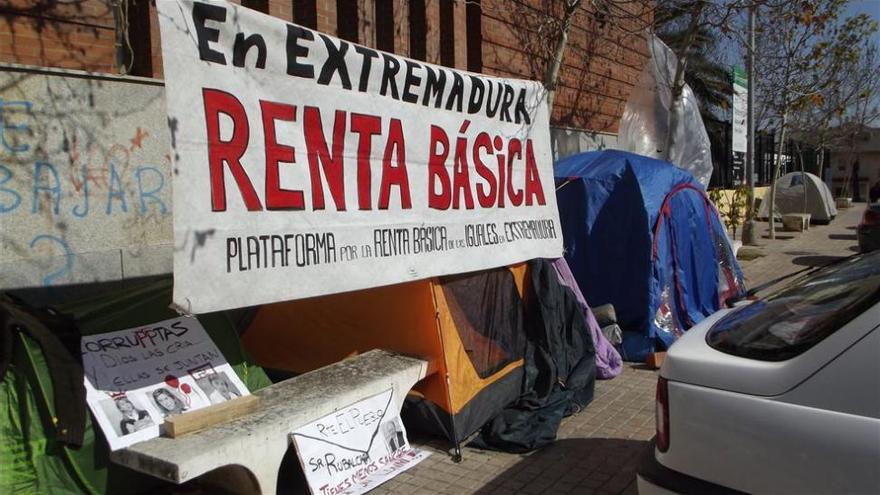 Cerca de 7.000 extremeños estarán percibiendo la renta básica en junio