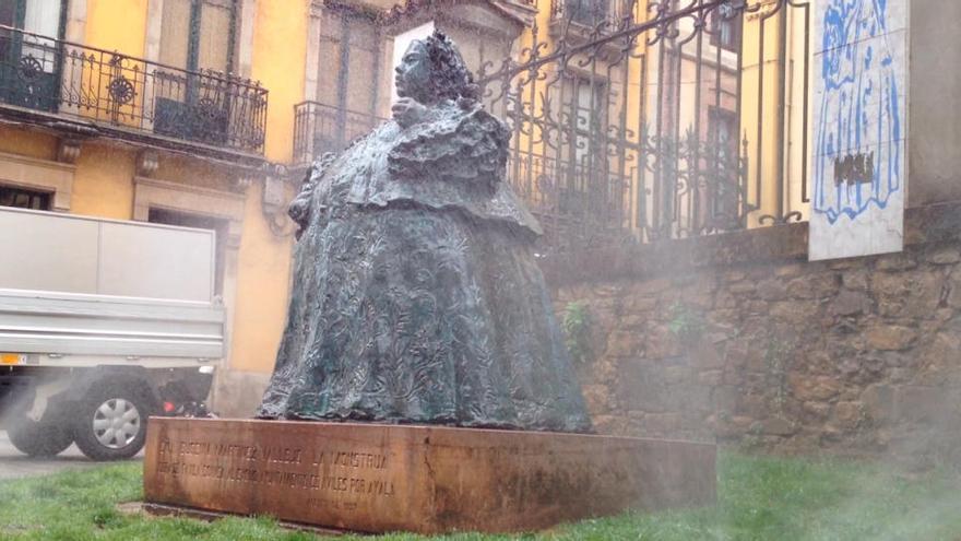 "La Monstrua" se da un bañito en Avilés