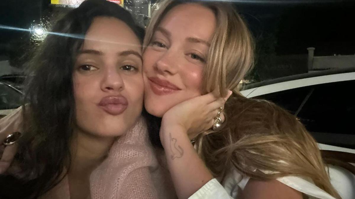 Rosalía y Ester Expósito revolucionan las redes con sus 'selfies' más cariñosos