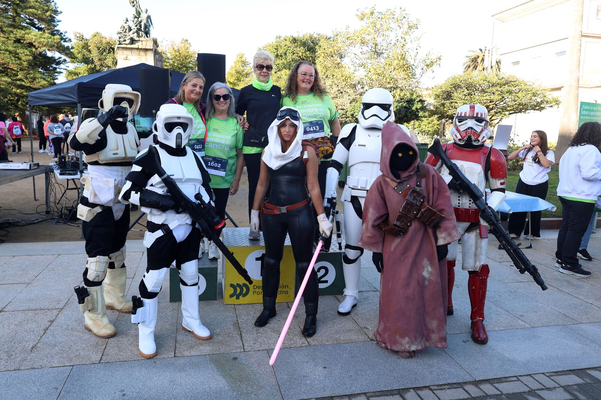 Dos mil setecientos participantes convirtieron la Marcha contra el cáncer de Pontevedra en la más multitudinaria de Galicia