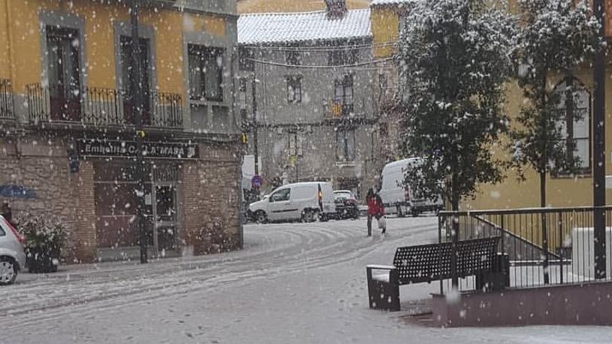 La neu obliga a circular amb cadenes a carreteres de l&#039;Alt Berguedà, la Cerdanya i l&#039;Alt Urgell