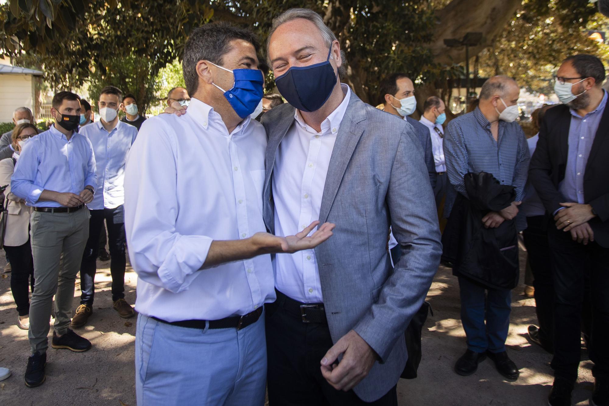 Carlos Mazón se rodea de caras conocidas en la presentación de su candidatura