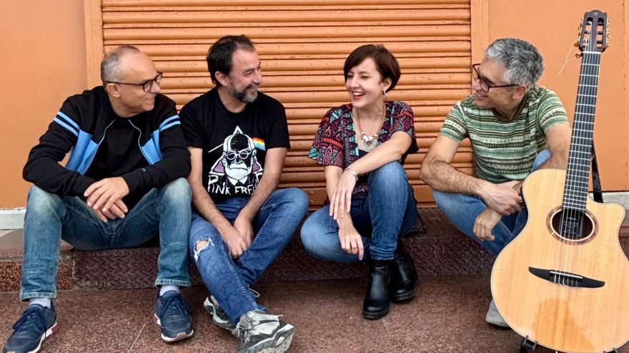 &#039;Cantautores por la paz&#039; celebran el día mundial de la &#039;No violencia&#039; con un concierto en el teatro Cruce de Culturas