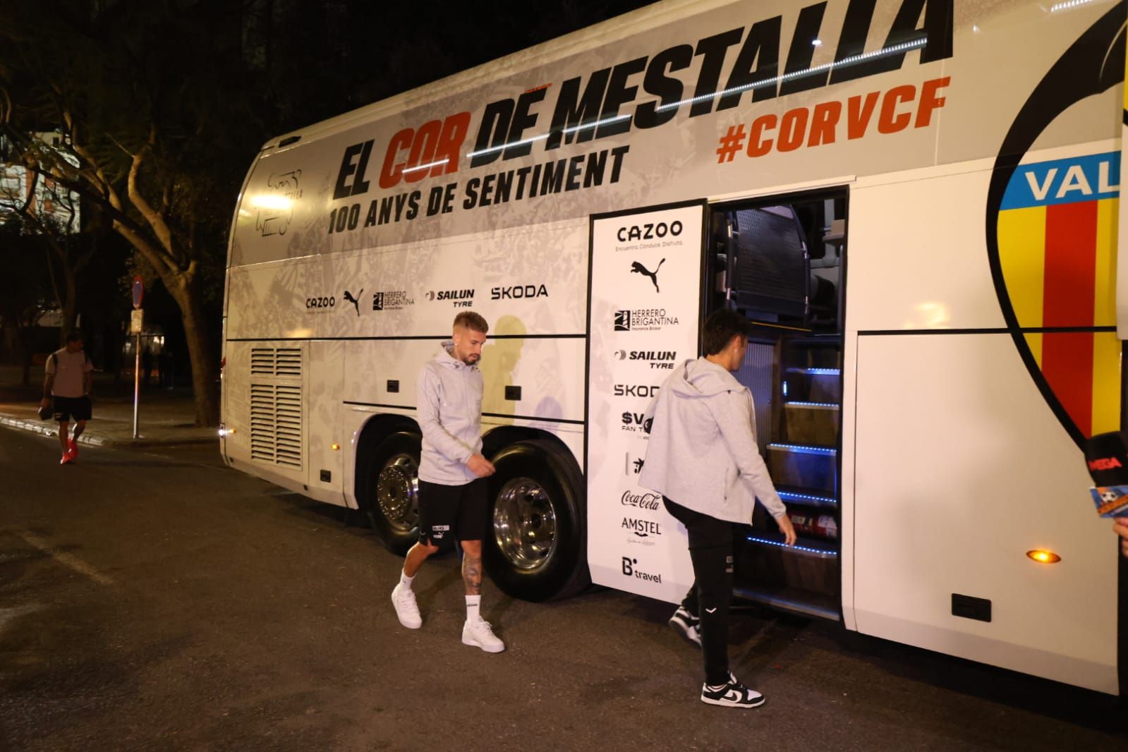 El Valencia huye de Mestalla por la puerta de atrás