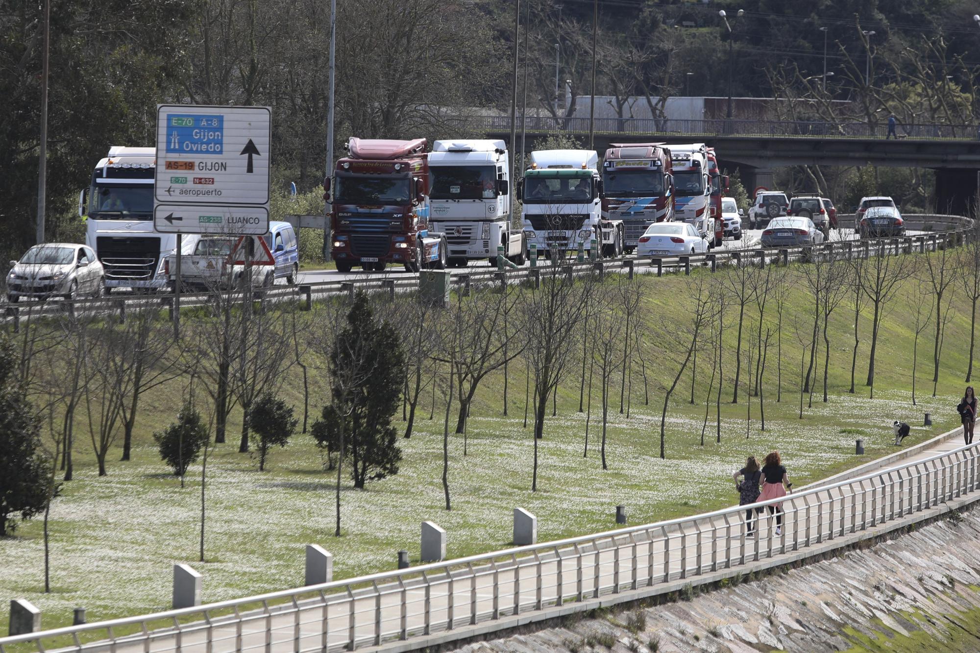 EN IMÁGENES: Así está siendo el paro del transporte en Asturias