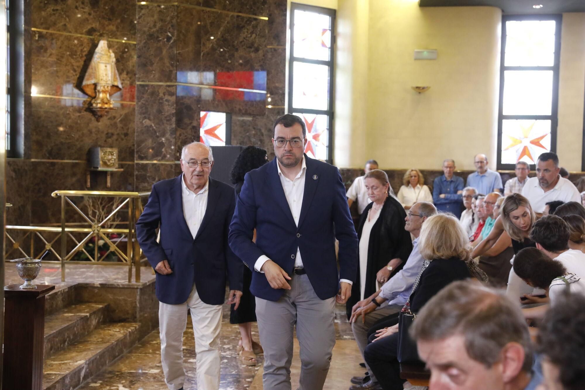 EN IMÁGENES: Acto de despedida a Xuan Bello en el tanatorio de Los Arenales