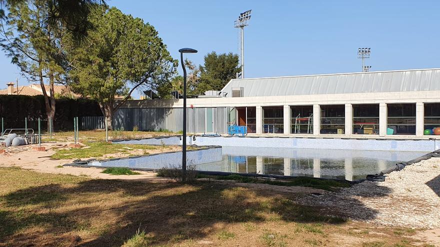 San Vicente volverá a pasar un verano sin la piscina descubierta