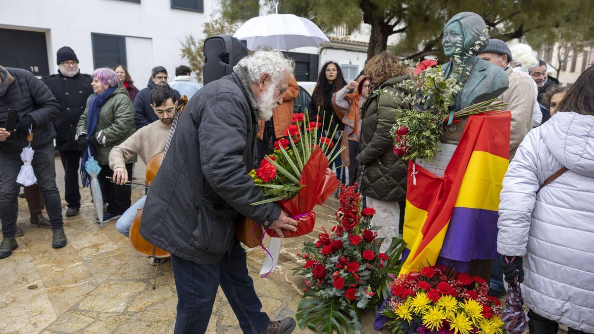 Más de un centenar de personas rinden homenaje a Aurora Picornell y las Roges del Molinar: "Se han convertido en un símbolo"