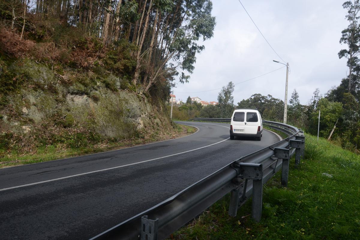 La curva en la que se realizará un desmonte para ganar el ancho suficiente y mejorar la seguridad vial.