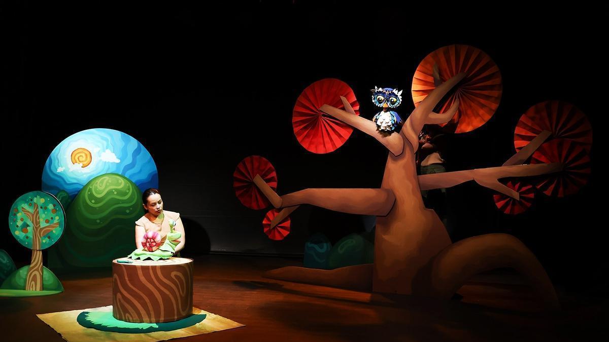 La obra de teatro 'Gira el mundo, caracol', de la compañía de Teatro Arbolé.