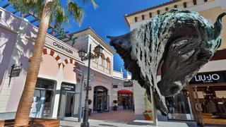 El centro McArthurGlen inaugura este sábado la temporada navideña con el encendido de un árbol de 12 metros