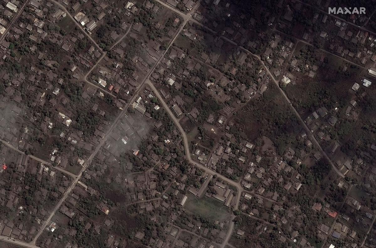 Imagen de satélite que muestra casas cubiertas de ceniza en Nuku’alofa, tras la erupción del Hunga Tonga-Hunga Ha’apai.