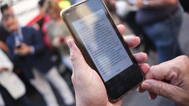 El 94 % de los españoles, a favor de los avisos al móvil como prevención ante catástrofes