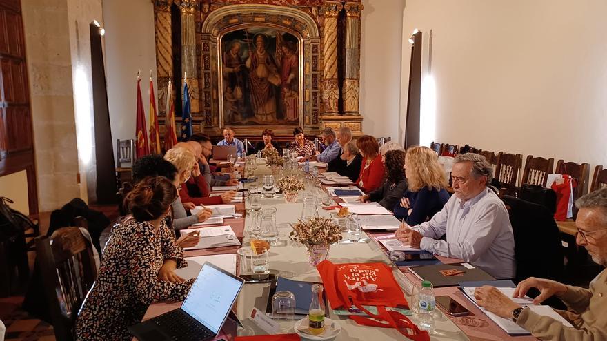 L’Acadèmia Valenciana es reunirà amb la RAE en plena ofensiva de Vox sobre la llengua