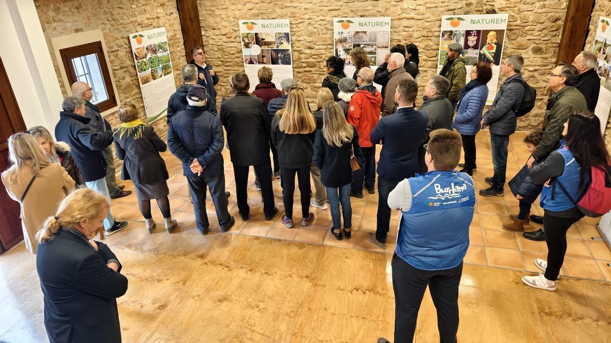 El divulgador, Guillem Ríos, participó en esta visita piloto al innovador espacio dedicado a la citricultura