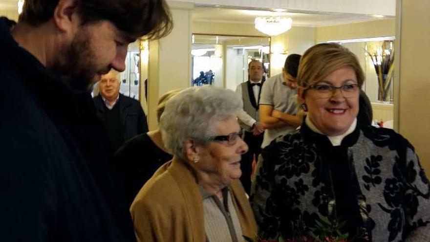 Arteixo felicita a la vecina de Pastoriza Carmen Martínez por su centenario