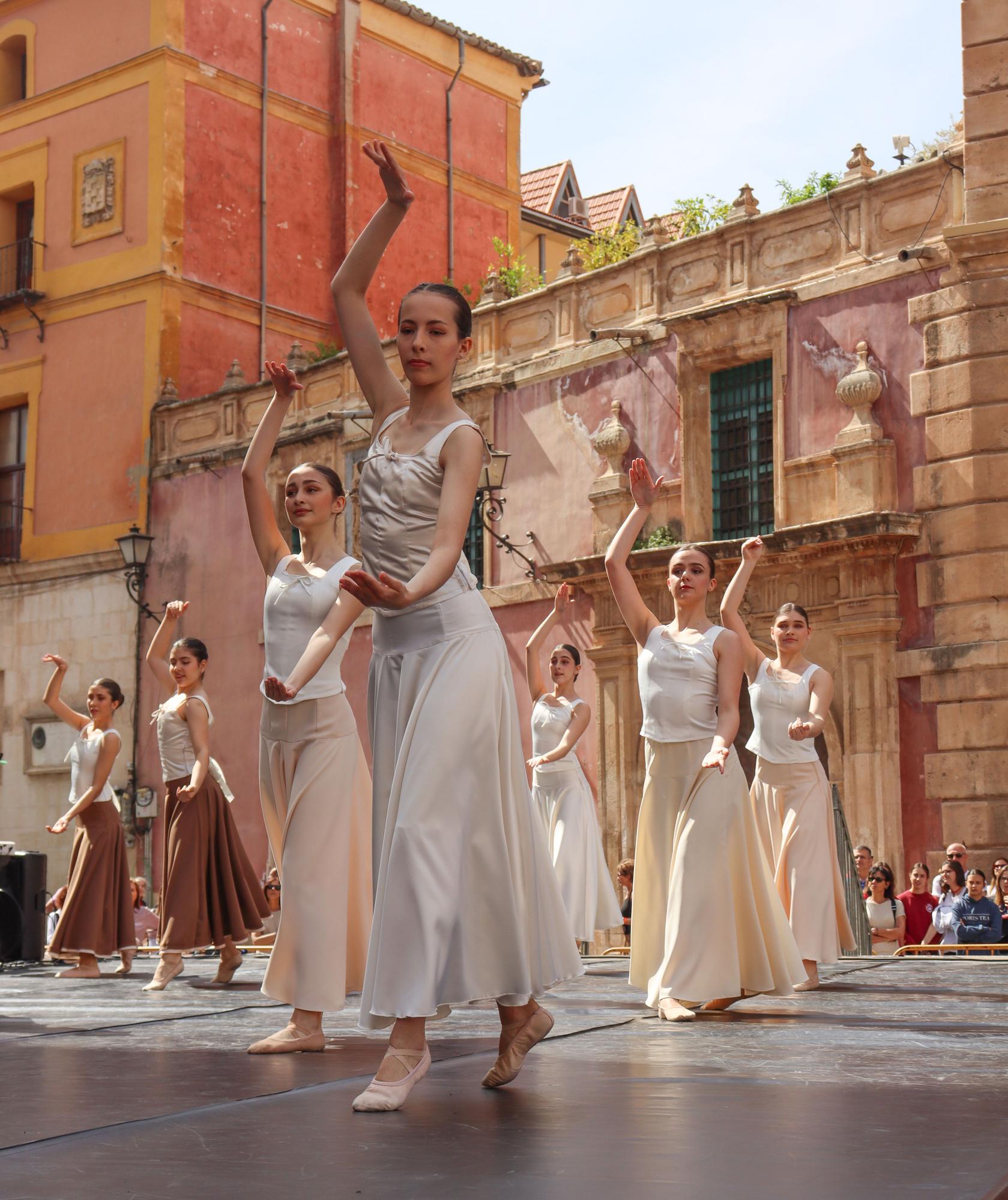 Exhibición de danza en la plaza Belluga de Murcia