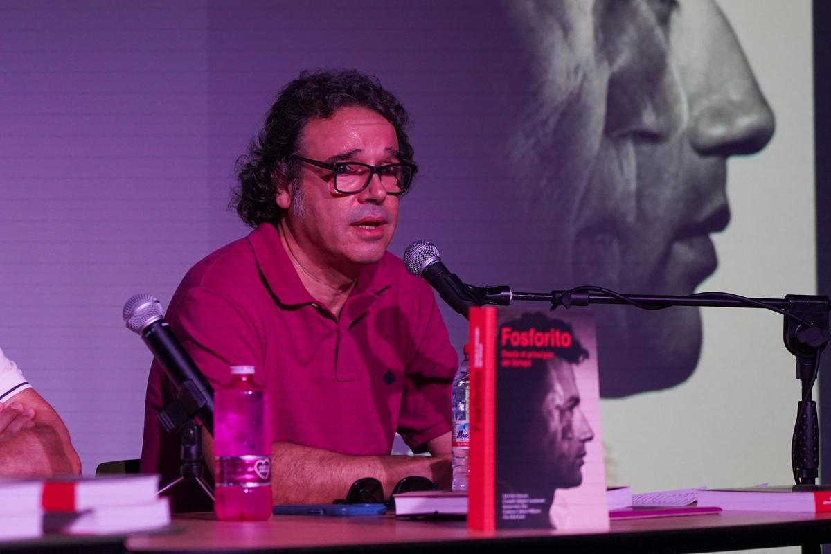 Durante la presentación del libro 'Fosforito'