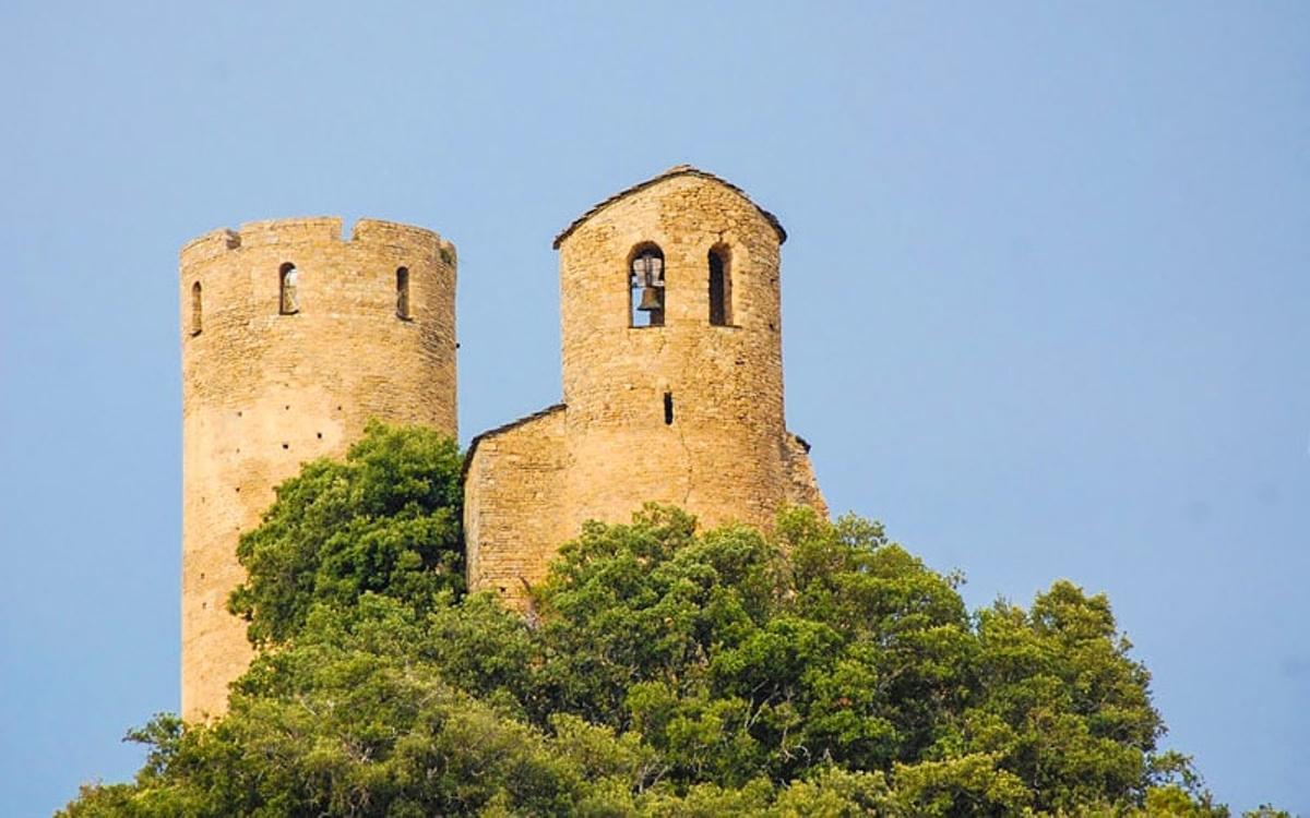 El campanario de Santa Cilia dialoga con el torreón de Fantova.