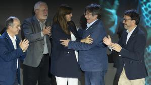 Puigdemont acusa a Sánchez de corrupción contra Cataluña para ayudar a Illa