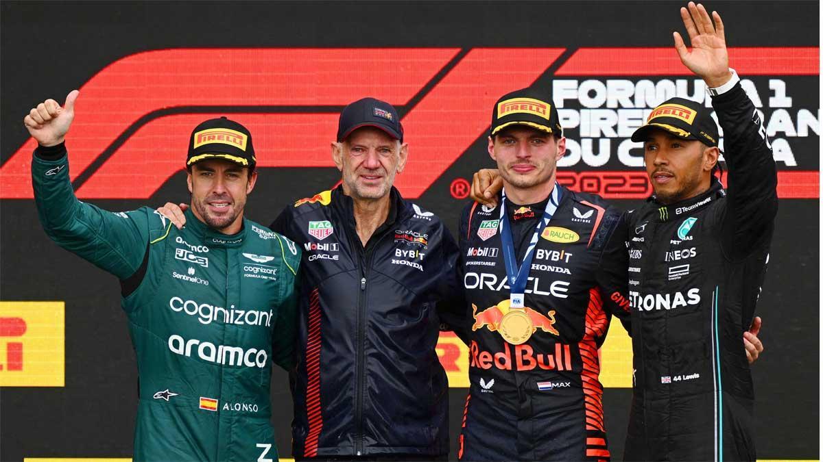 Adrian Newey, artífice de los éxitos de Red Bull, con sus tres pilotos favoritos: Alonso, Verstappen y Hamilton
