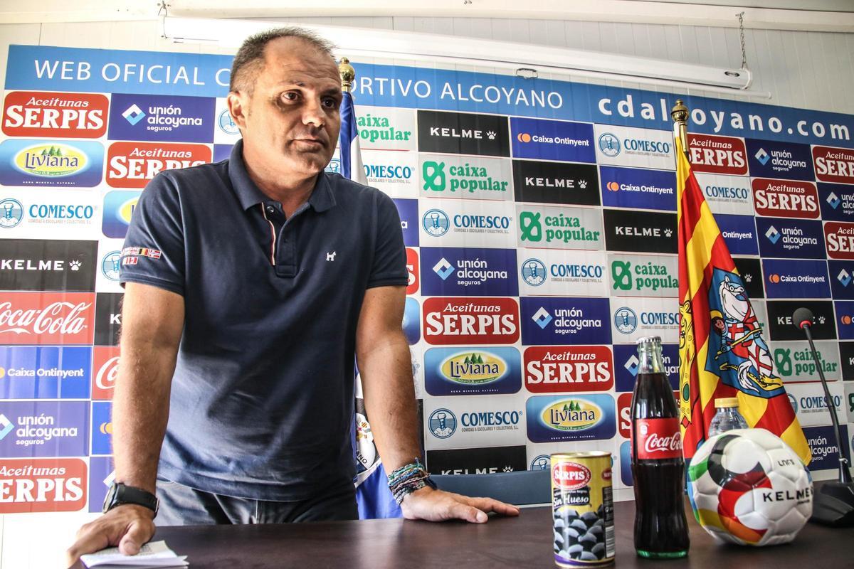 Josele González, director deportivo del Alcoyano, en la sala de prensa de El Collao