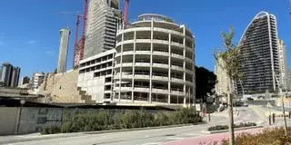 Benidorm ultima la obra de un parking para rebajar el tráfico de la primera línea de Poniente