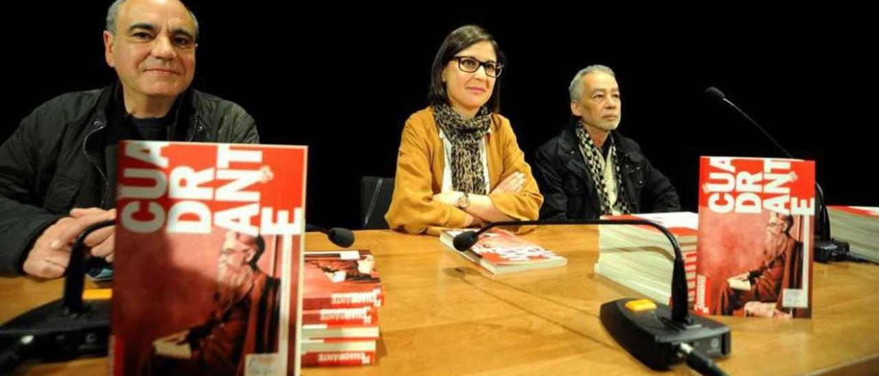 Francisco Chalín, Sonia Outón y Joaquín del Valle-Inclán presentaron la publicación. // Iñaki Abella