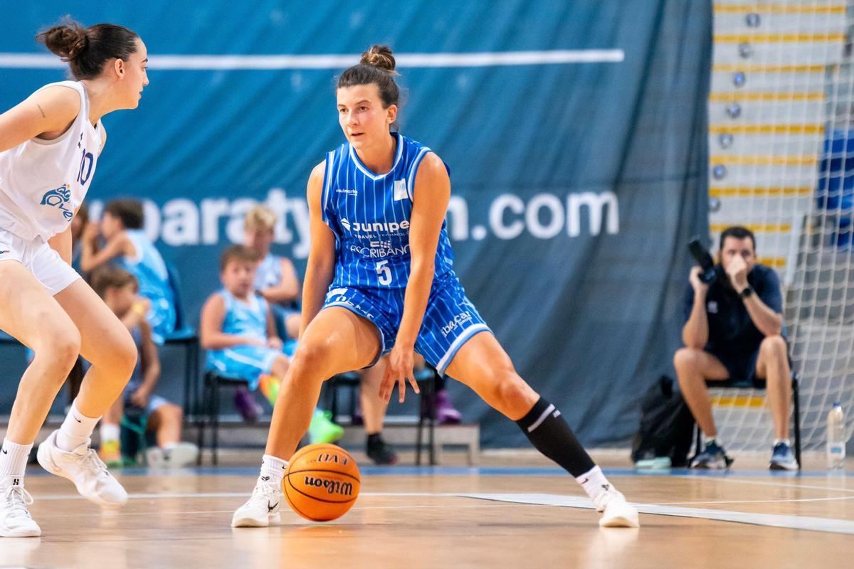 Carmen Grande conduce la posesión.