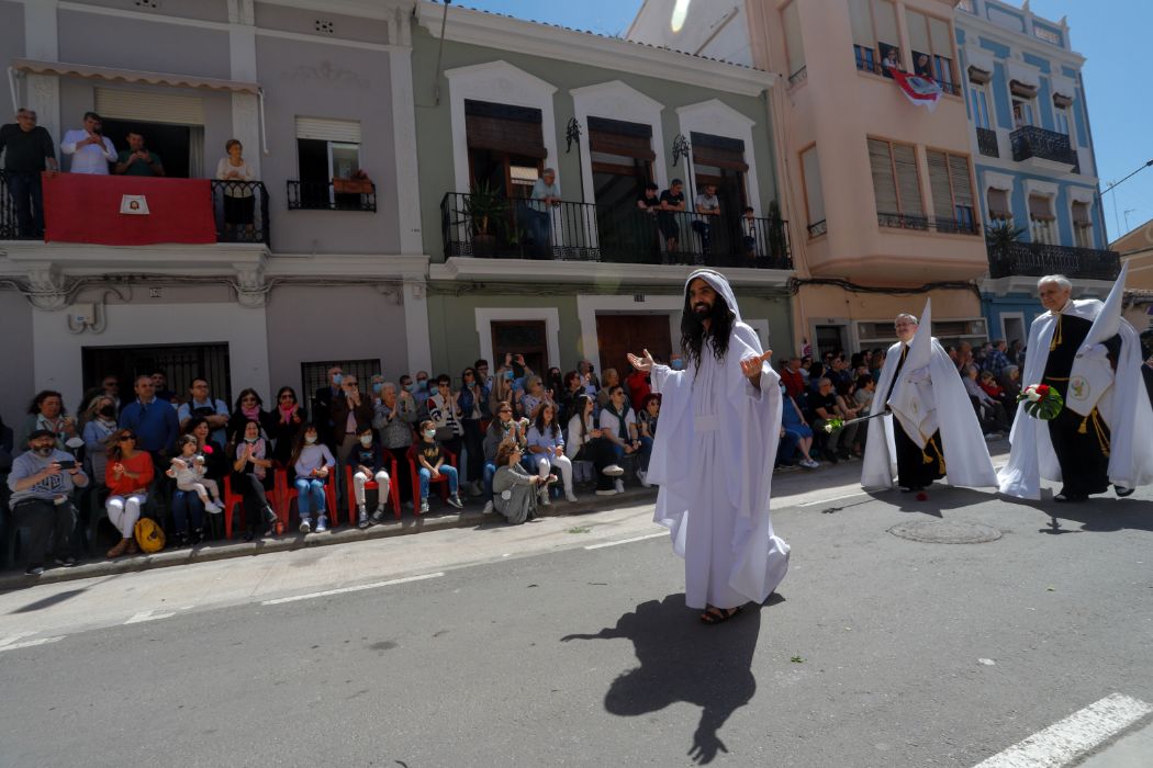 Flores y alegría para despedir la Semana Santa Marinera en el desfile de Resurrección