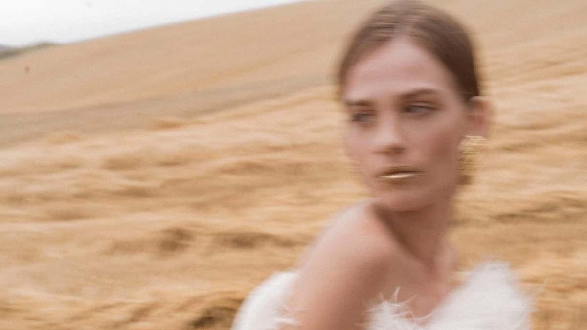 Vestido de novia con plumas naturales de avestruz de Sophie et Voilà