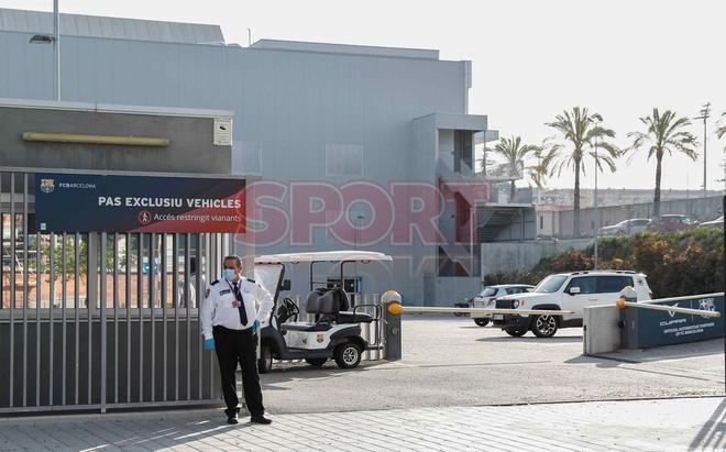 Imágenes de la Liga llegando a la Ciutat Esportiva.