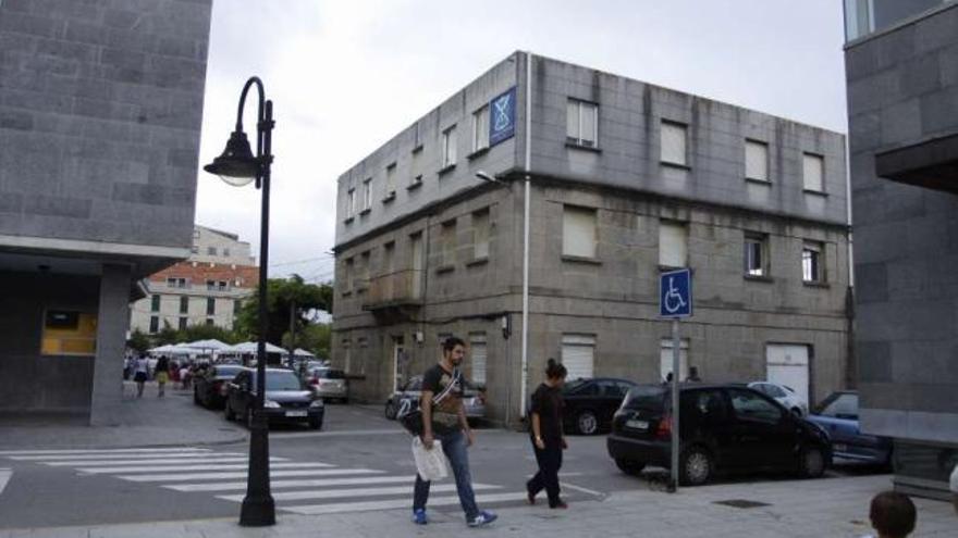 Edificio de Labradores, situado a un lado del consistorio de Cangas. // Gonzalo Núñez