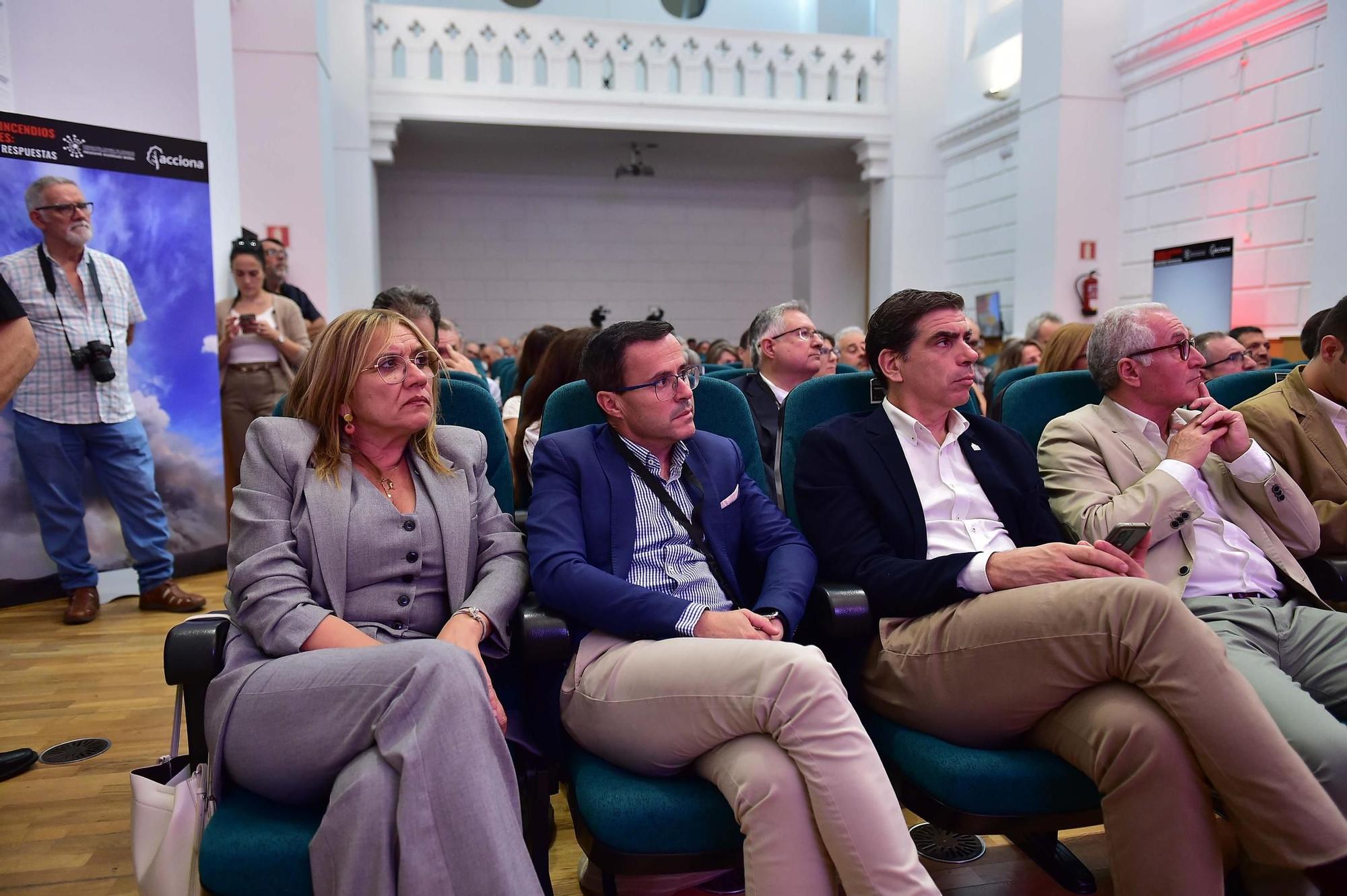 FOTOGALERÍA |  Congreso sobre grandes incendios forestales en el centro universitario de Plasencia