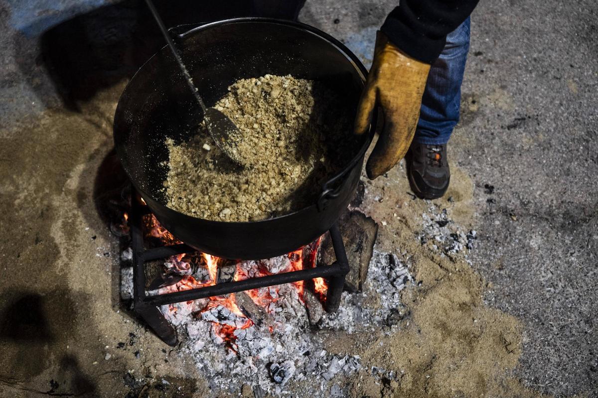 FOTOGALERÍA | Convivencia y migas en la barriada de San Francisco de Cáceres