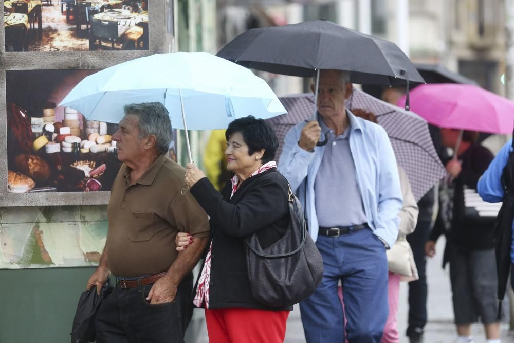 Jornada de lluvia y viento en Gijón