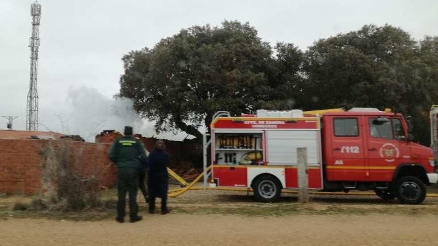 Actuación en el incendio surgido en Palacios del Pan.