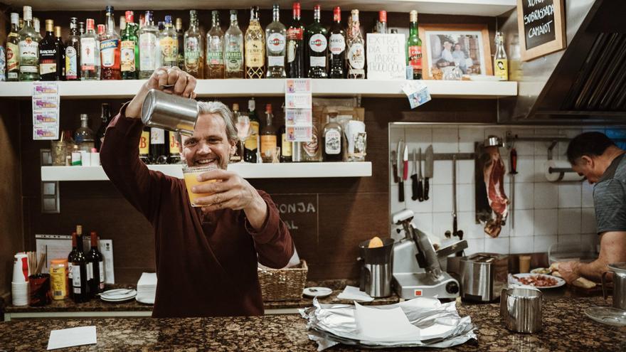 Tolo Serra, el alma del bar Plata en Palma: “Los nuevos vecinos del centro no tienen cultura de bar&quot;